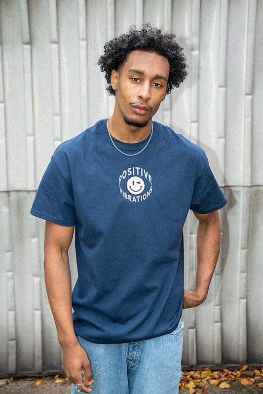 T-Shirt in Navy 90s Rave Smiley Positive Vibrations Embroidery-0